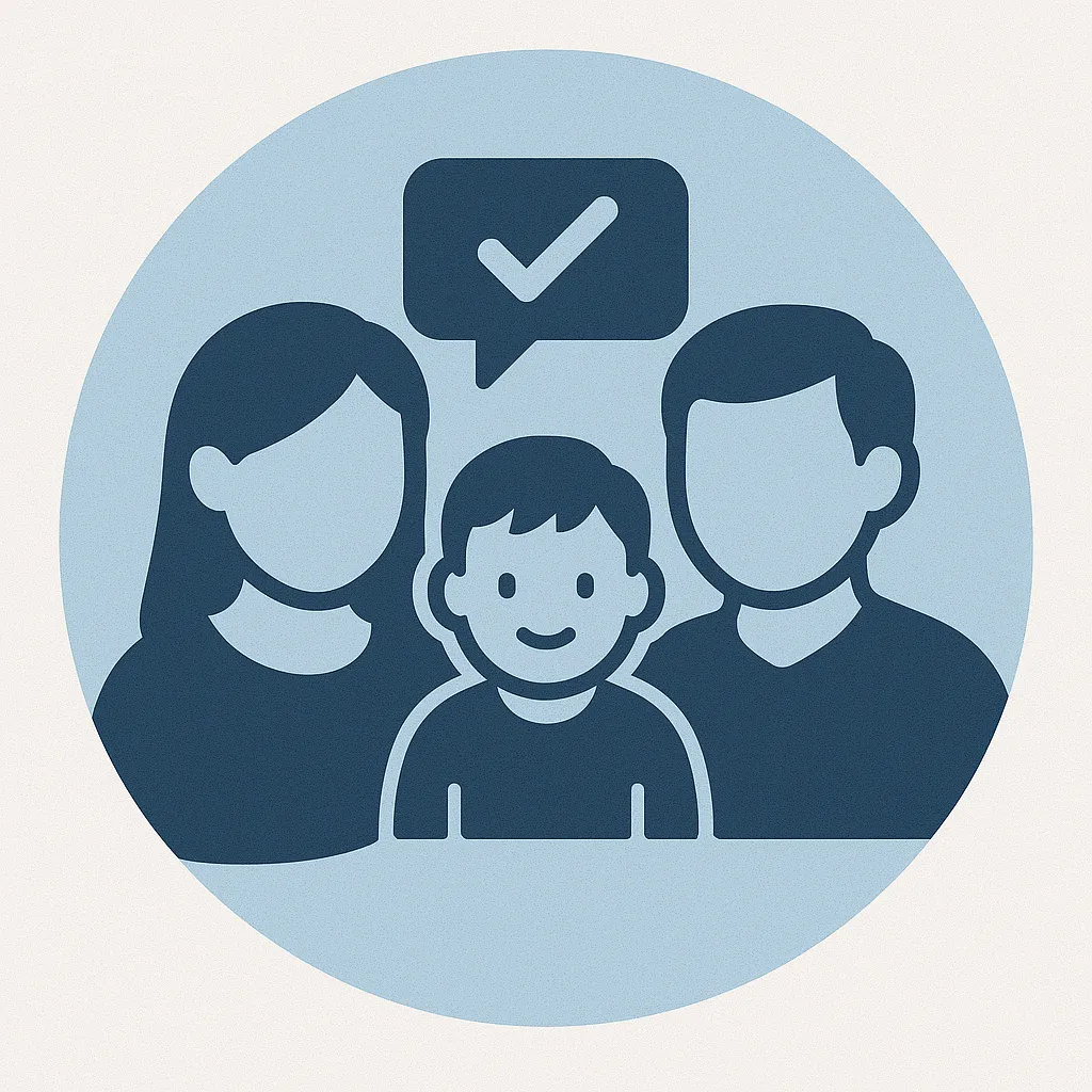 Ícone circular representando orientações personalizadas para pais, com uma criança sorridente no centro e figuras de pais ao lado, simbolizando suporte e cuidado adaptados à realidade de cada família.